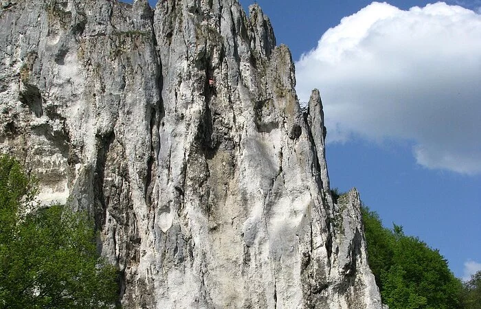 Der Dohlenfelsen bei Konstein im Wellheimer Trockental